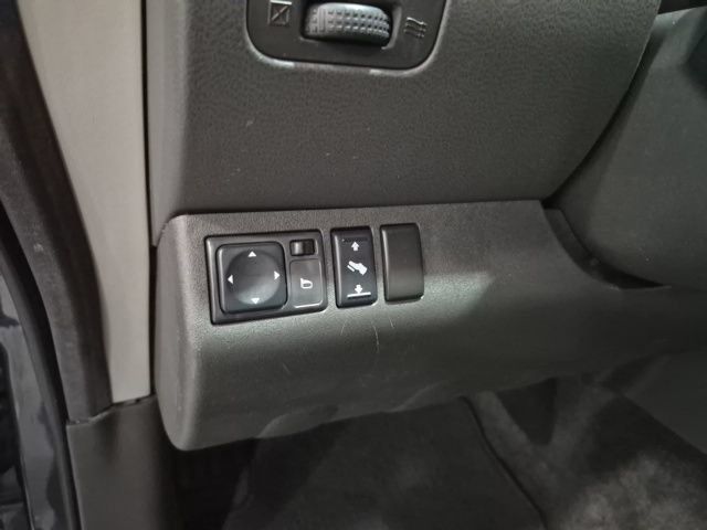 Used 2011 Nissan Pathfinder Silver AWD/4WD image 24
