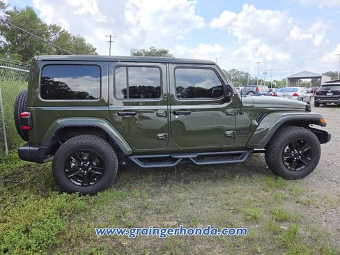 Used 2023 Jeep Wrangler Unlimited Sahara AWD/4WD image 6