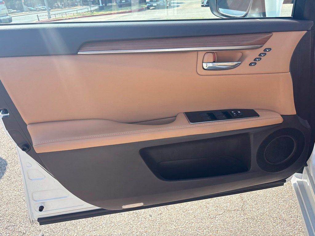 Used 2016 Lexus ES 350 w/ Luxury Package w/Wood Trim FWD image 12
