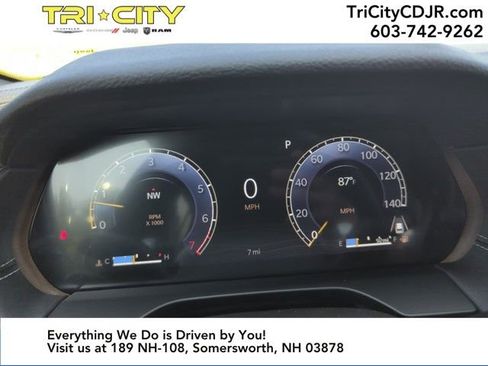 New 2025 Jeep Grand Cherokee Altitude image 23