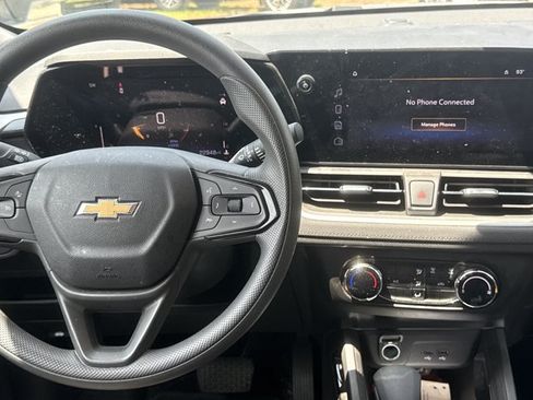 Used 2025 Chevrolet TrailBlazer LS w/ LS Convenience Package FWD image 4