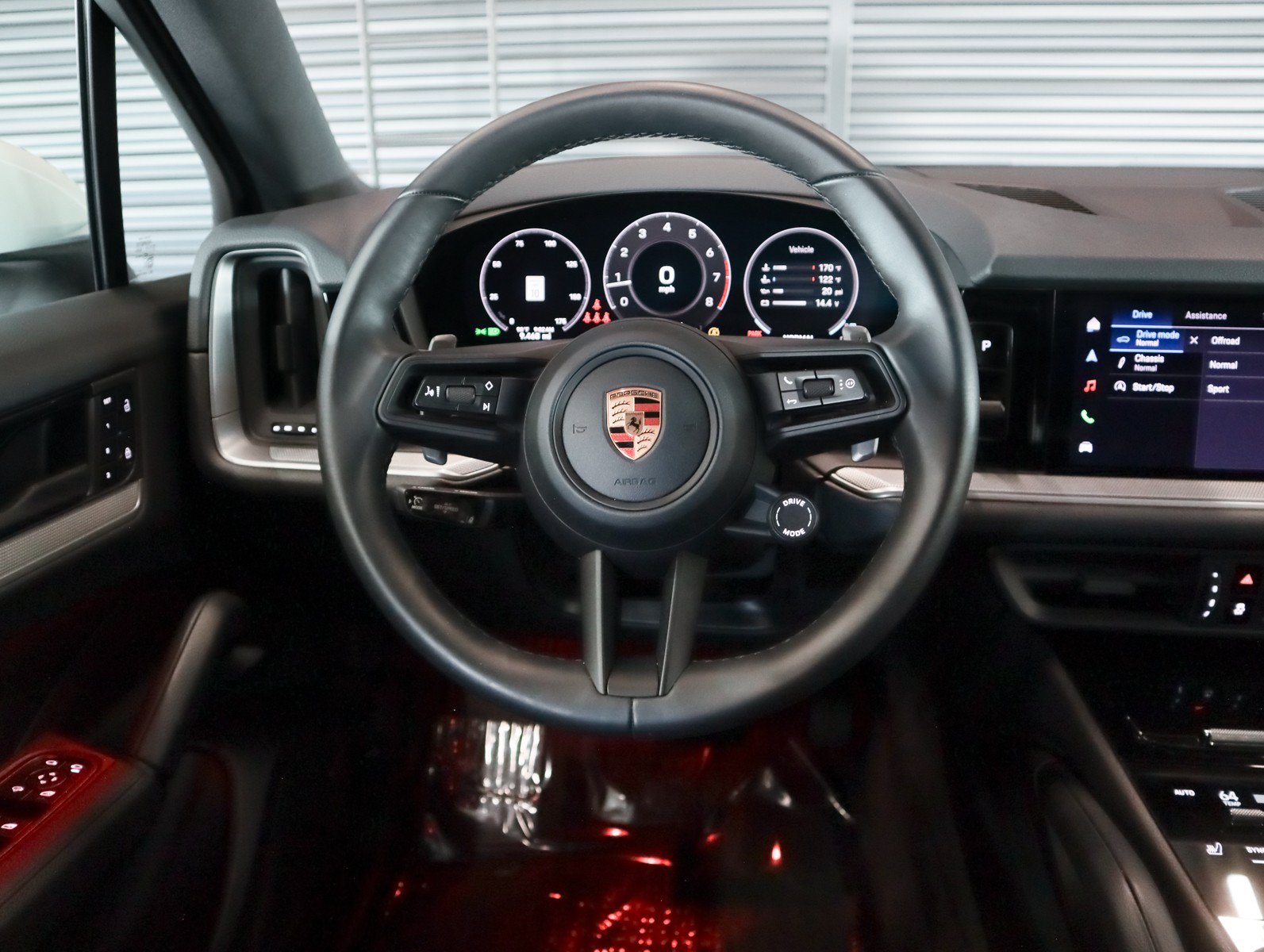 Used 2026 Porsche Cayenne AWD/4WD image 16
