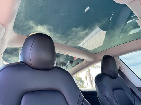 Used 2018 Tesla Model 3 image 16