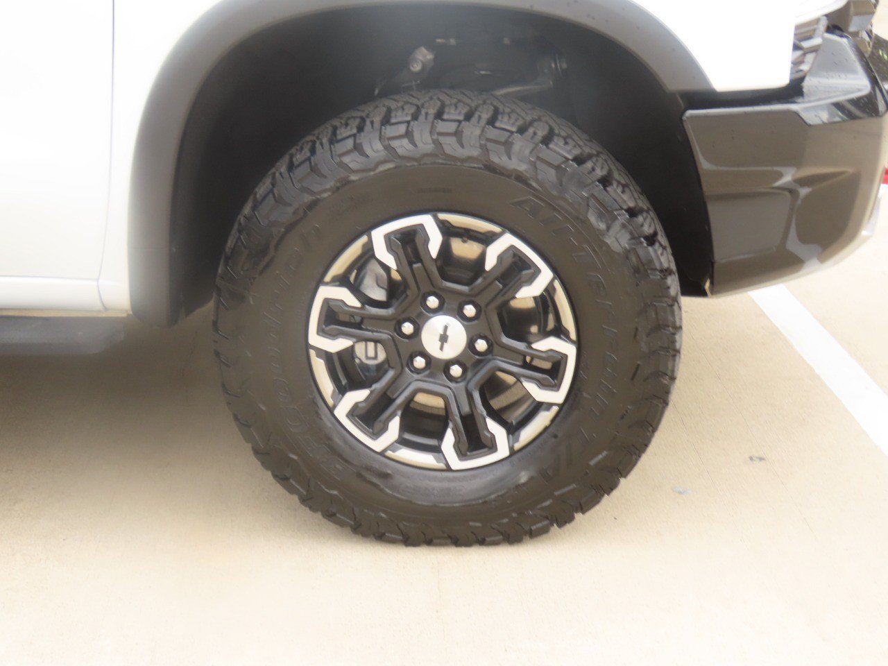 Used 2024 Chevrolet Silverado 1500 ZR2 w/ Technology Package AWD/4WD image 9