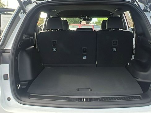 New 2025 Jeep Grand Cherokee Altitude image 12