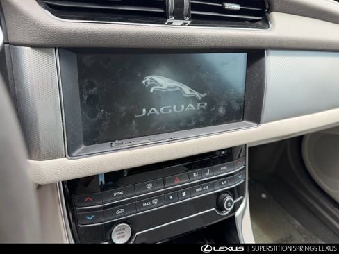 Used 2020 Jaguar XF Prestige image 9