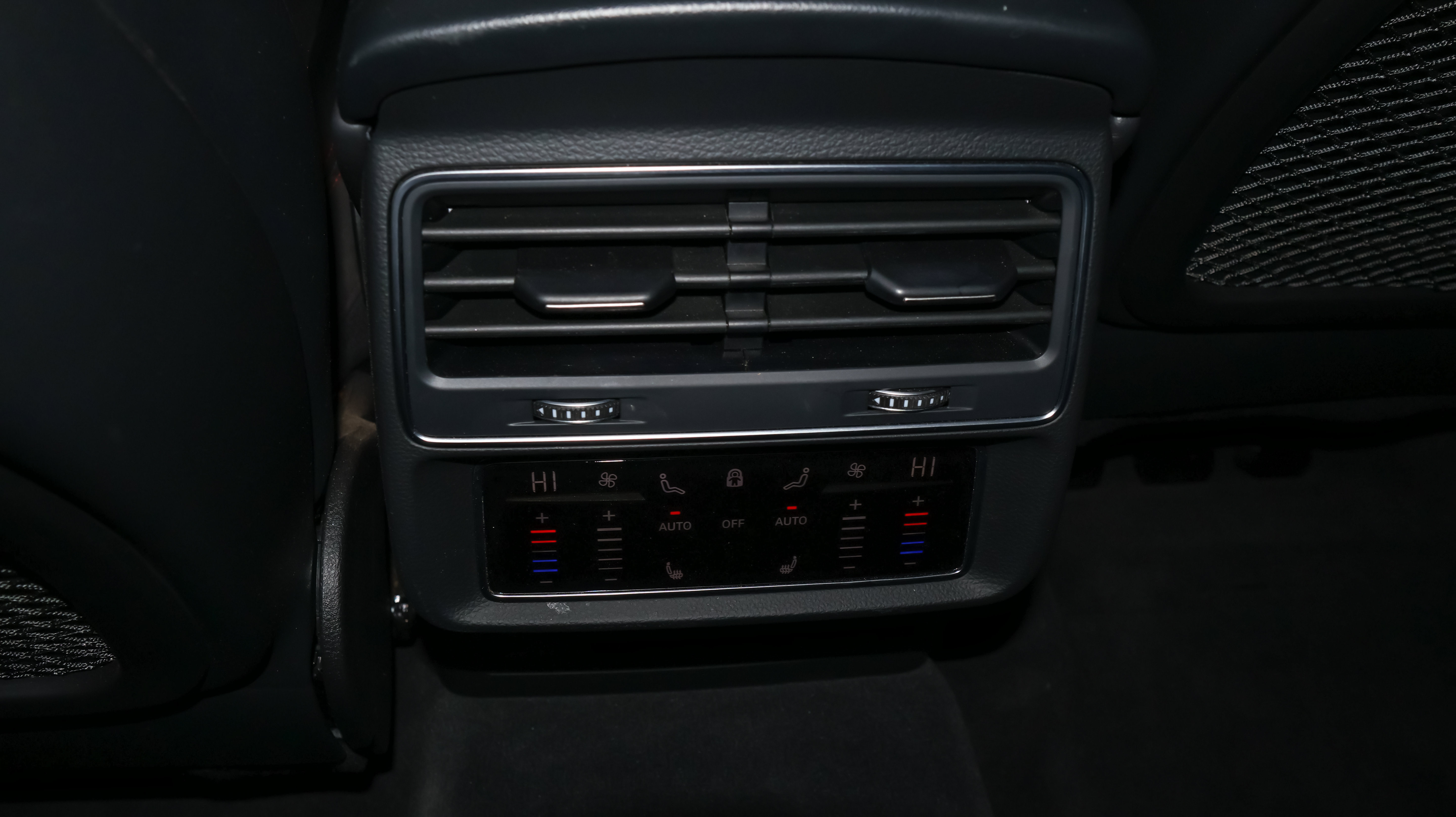Used 2022 Audi RS Q8 AWD/4WD image 28