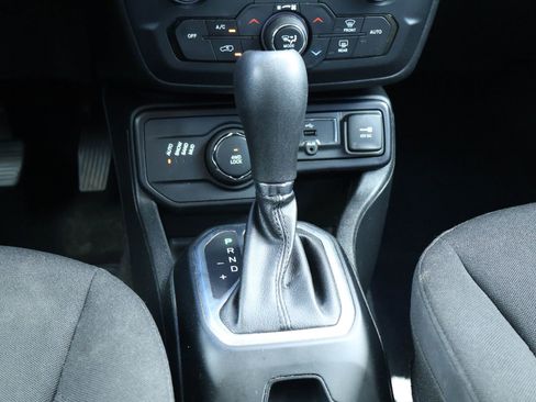 Used 2018 Jeep Renegade Altitude AWD/4WD image 17