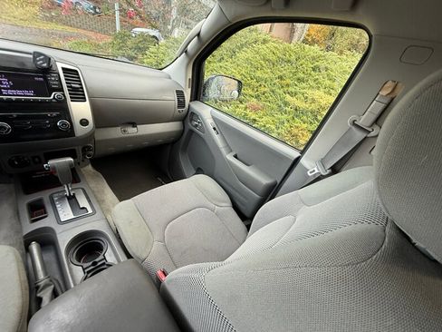 Used 2018 Nissan Frontier SV image 18