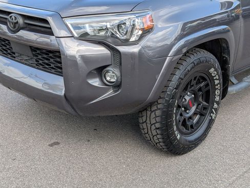 Used 2022 Toyota 4Runner SR5 Premium w/ Moonroof Package RWD image 9