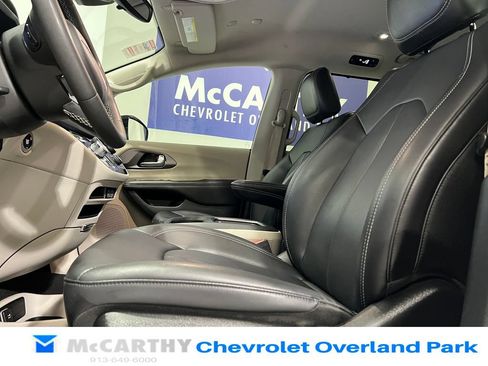 Used 2024 Chrysler Pacifica Touring-L FWD image 25