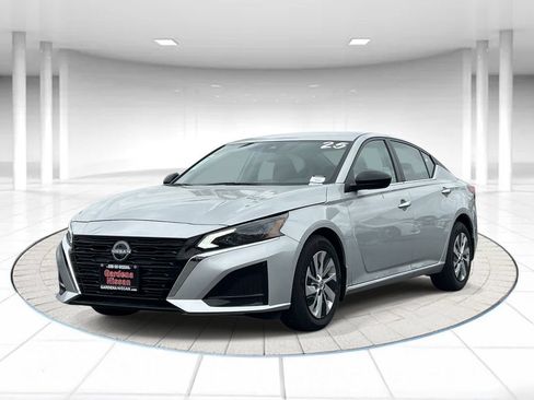 Certified 2025 Nissan Altima 2.5 S FWD image 1