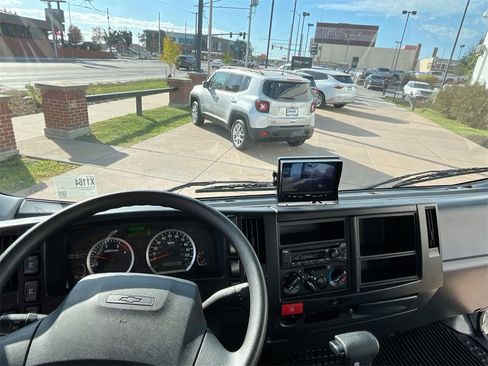 Used 2024 Chevrolet Low Cab Forward 5500XD image 28
