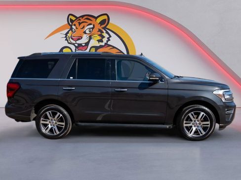 Used 2024 Ford Expedition Limited image 4