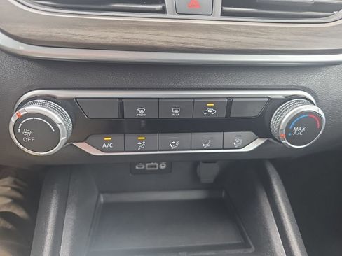 Used 2025 Nissan Altima 2.5 SV FWD image 23
