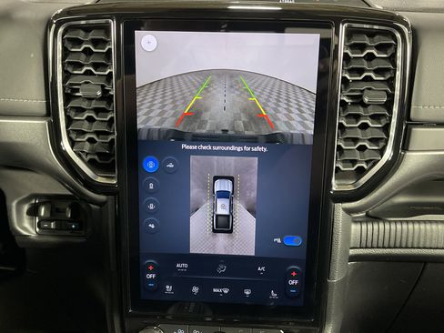 Used 2024 Ford Ranger Lariat w/ Advanced Towing Package image 24