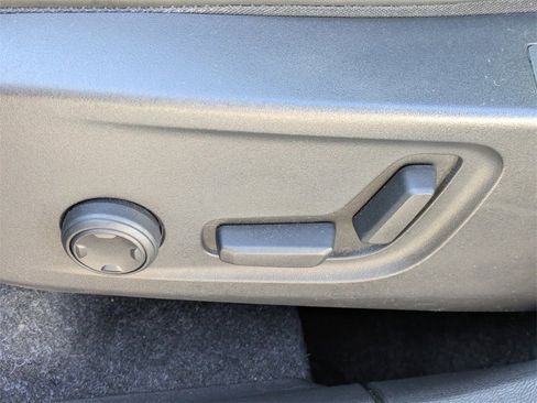 Used 2020 Volvo XC40 T5 R-Design w/ Protection Package Premier image 21