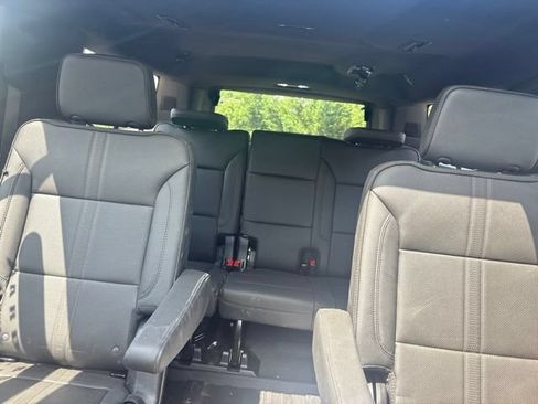 Used 2026 Chevrolet Suburban High Country AWD/4WD image 4