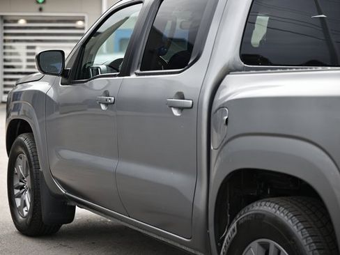 Used 2025 Nissan Frontier SV w/ SV Convenience Package image 8