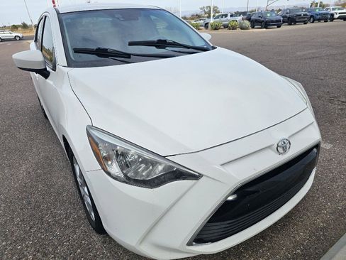 Used 2018 Toyota Yaris iA image 12