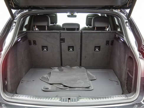 Certified 2025 Porsche Macan AWD/4WD image 31
