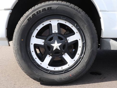 Used 2015 Ford Expedition XLT AWD/4WD image 10
