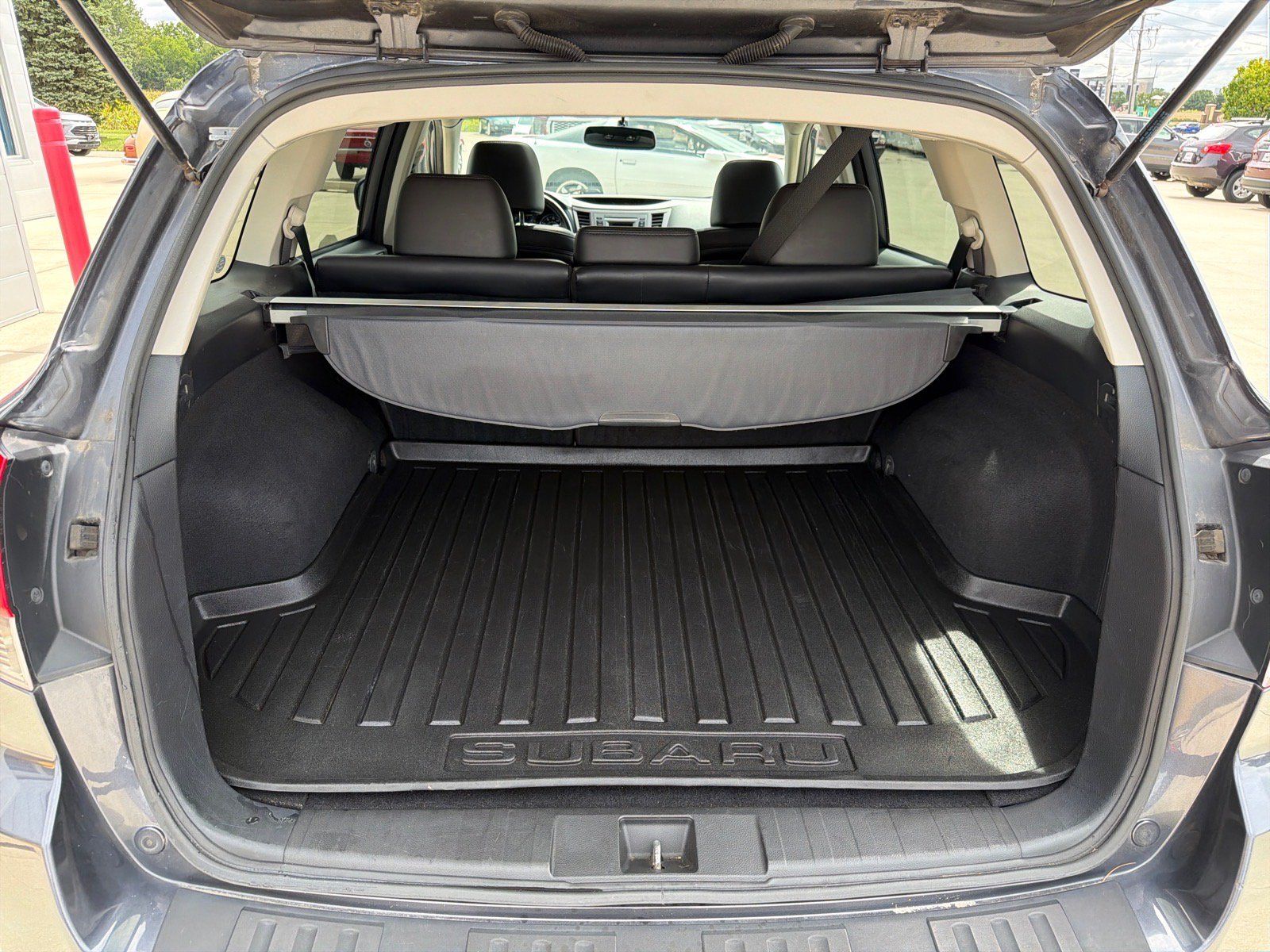 Used 2013 Subaru Outback 2.5i Limited AWD/4WD image 9