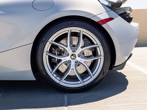 Used 2020 McLaren 720S Performance RWD image 17