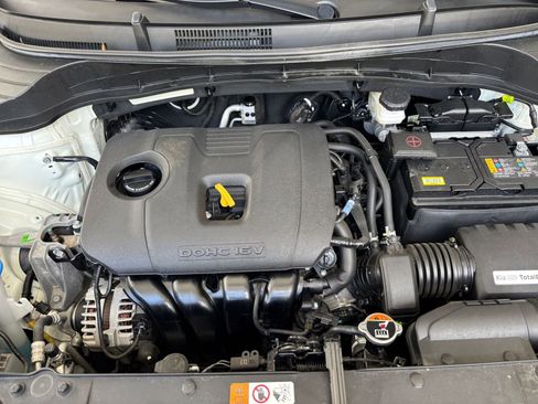 Used 2025 Kia Soul LX w/ LX Technology Package FWD image 32