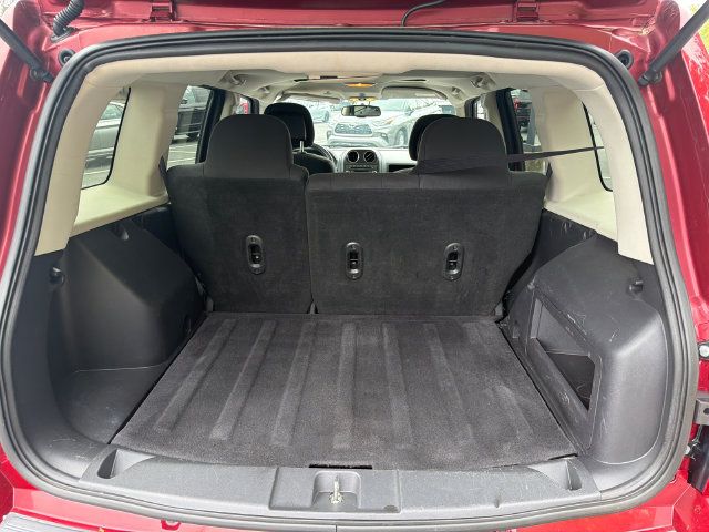 Used 2019 Jeep Cherokee Latitude Plus FWD image 19