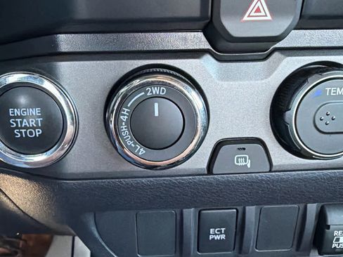 Used 2022 Toyota Tacoma TRD Off-Road AWD/4WD image 19