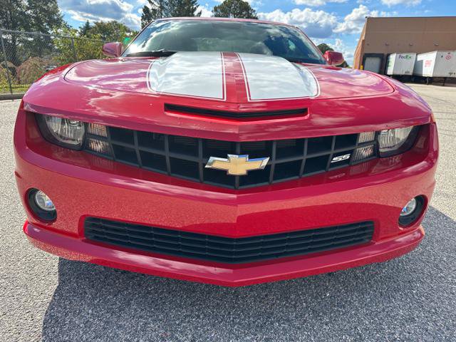 Used 2010 Chevrolet Camaro SS w/ White Stripe Package RWD image 2