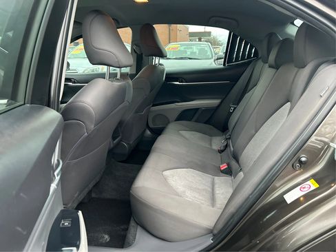 Used 2018 Toyota Camry LE image 11