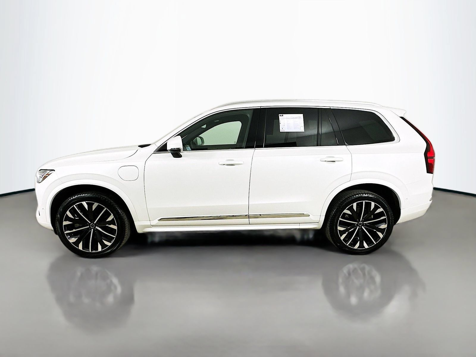 Used 2026 Volvo XC90 T8 Plus w/ Protection Package Premier AWD/4WD image 8