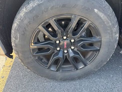 Used 2020 GMC Sierra 1500 Elevation w/ Elevation Value Package AWD/4WD image 8