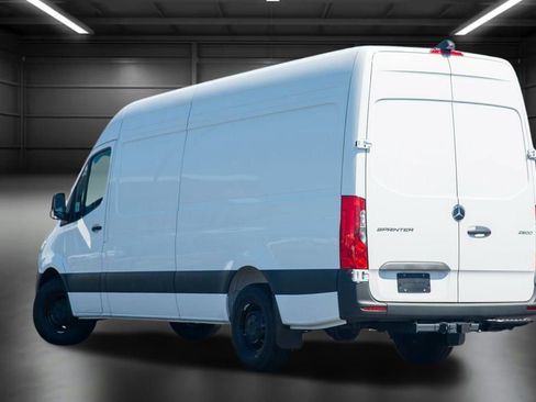 Used 2024 Mercedes-Benz Sprinter 2500 image 9