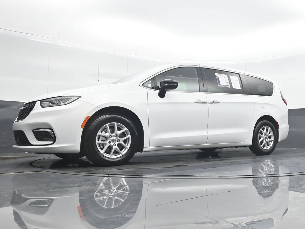 Used 2025 Chrysler Pacifica Select FWD image 26