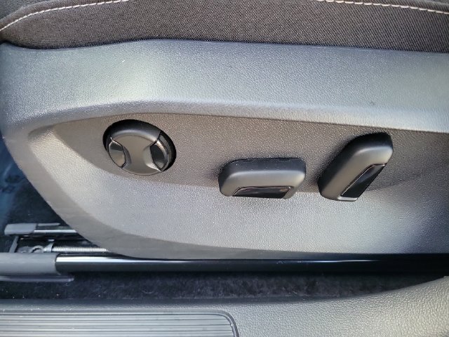 Certified 2026 Volkswagen Taos SE FWD image 17