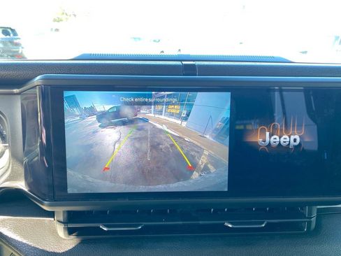 Used 2024 Jeep Wrangler Willys image 14