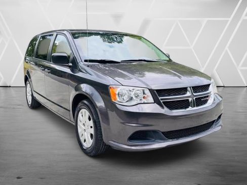 Used 2019 Dodge Grand Caravan SE w/ UConnect Hands-Free Group image 3