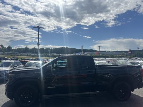Used 2025 GMC Sierra 1500 Elevation AWD/4WD image 3