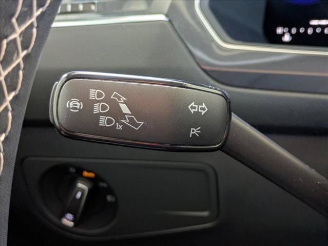 Used 2023 Volkswagen Tiguan SE w/ Panoramic Sunroof Package FWD image 6