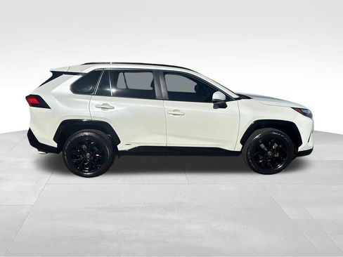 Used 2022 Toyota RAV4 SE image 8