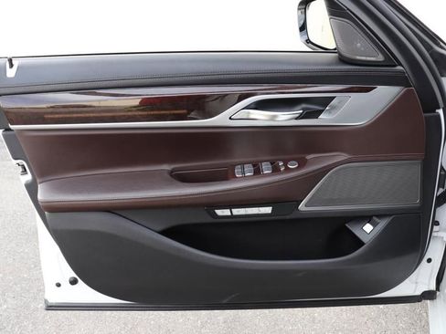 Used 2016 BMW 740i image 37