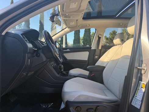 Used 2018 Volkswagen Tiguan SEL FWD image 15
