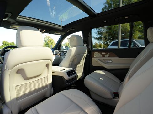 New 2026 Mercedes-Benz GLS 450 4MATIC image 42
