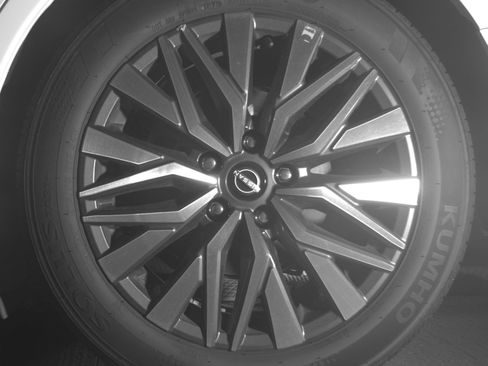 Used 2025 Nissan Altima 2.5 SV FWD image 14