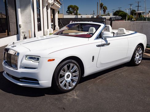 Used 2017 Rolls-Royce Dawn image 18