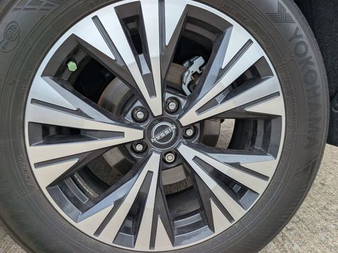 Used 2023 Nissan Rogue SV image 8