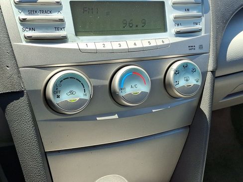 Used 2009 Toyota Camry FWD image 16